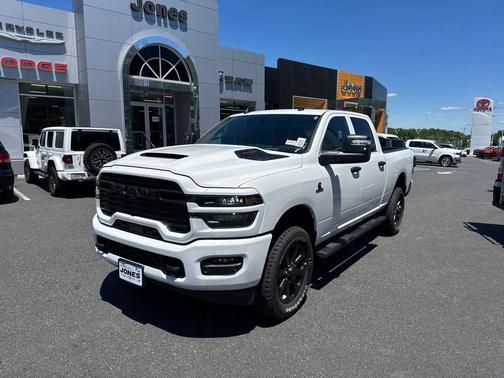 Bright White Clearcoat 2026 RAM 2500 Black Express Crew Cab 4x4 6'4' Box