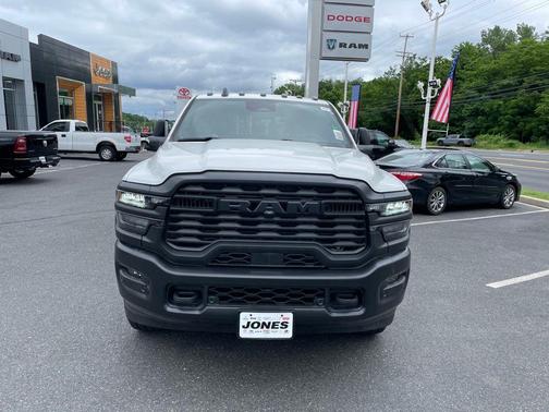 Bright White Clearcoat 2026 RAM 3500 Tradesman Crew Cab 4x4 6'4' Box
