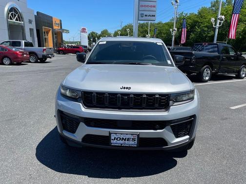 Silver Zynith 2026 Jeep Grand Cherokee Limited