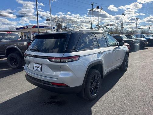 Silver Zynith 2025 Jeep Grand Cherokee Limited