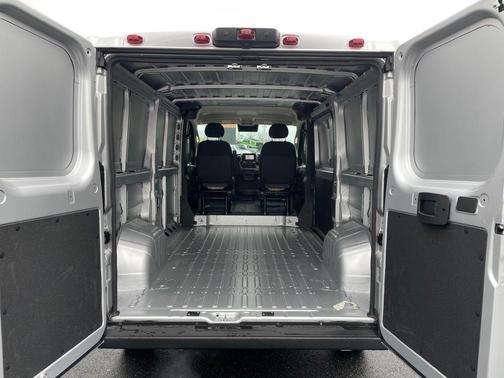 Bright Silver Metallic Clearcoat 2026 RAM ProMaster 3500 Low Roof