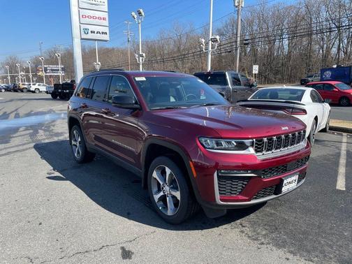 Velvet Red Pearlcoat 2026 Jeep Grand Cherokee Limited