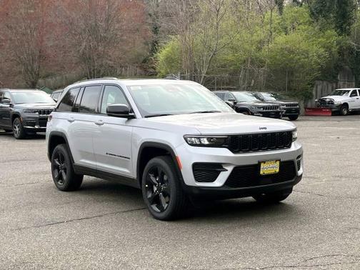 2025 Jeep Grand Cherokee Laredo