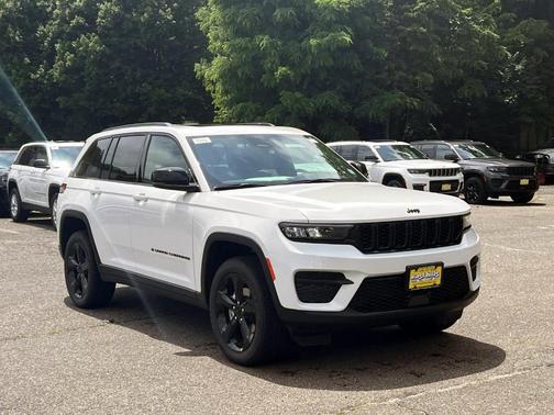2025 Jeep Grand Cherokee Laredo