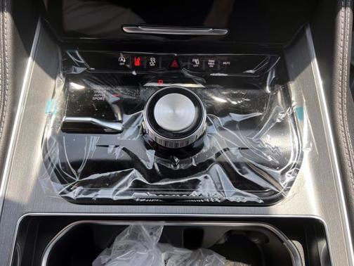 2025 Jeep Wagoneer Base