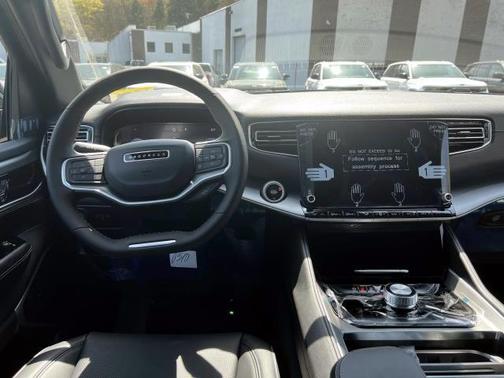 2025 Jeep Wagoneer Base