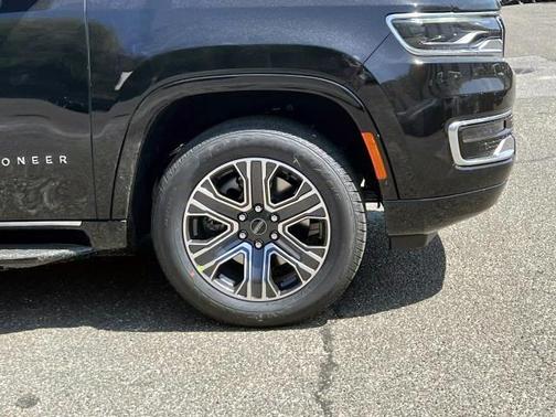 2025 Jeep Wagoneer Base
