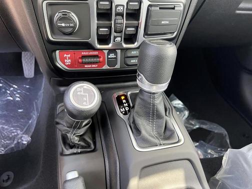 Granite Crystal 2026 Jeep Gladiator Sport