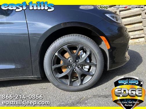 Diamond Black 2026 Chrysler Pacifica Select