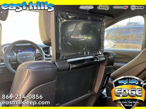 Diamond Black 2026 Chrysler Pacifica Select