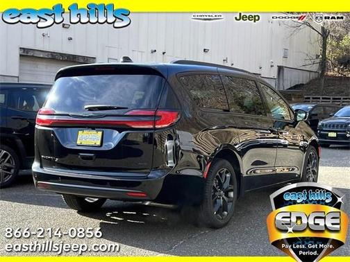 2026 Chrysler Pacifica Select