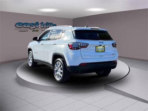2022 Jeep Compass Latitude Lux