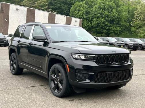 2025 Jeep Grand Cherokee Laredo