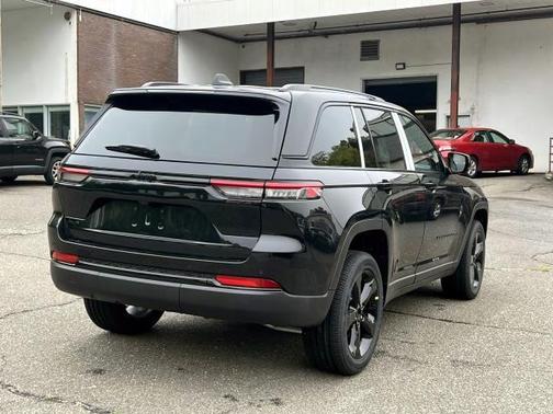 2025 Jeep Grand Cherokee Laredo