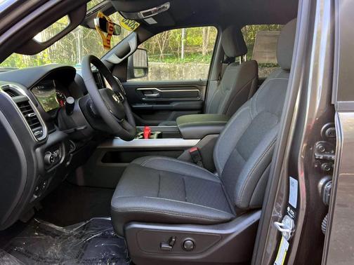 Granite Crystal 2026 RAM 1500 Big Horn/Lone Star