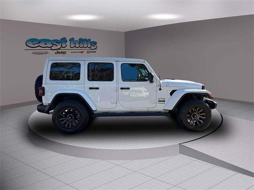 2022 Jeep Wrangler Unlimited Sahara Altitude