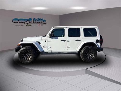 2022 Jeep Wrangler Unlimited Sahara Altitude