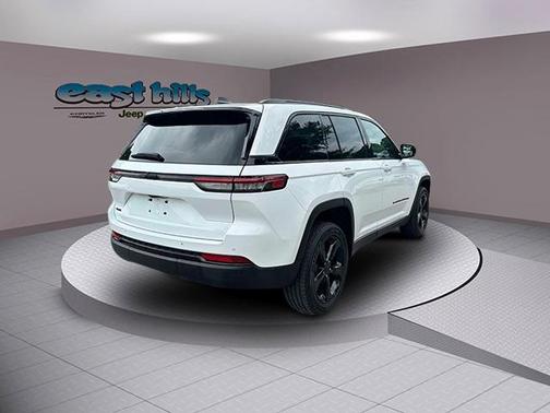 2022 Jeep Grand Cherokee Altitude