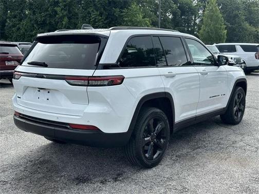 2022 Jeep Grand Cherokee Altitude