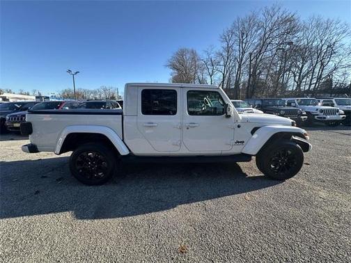 2022 Jeep Gladiator Overland