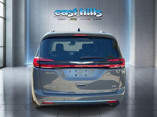 2023 Chrysler Pacifica Touring-L