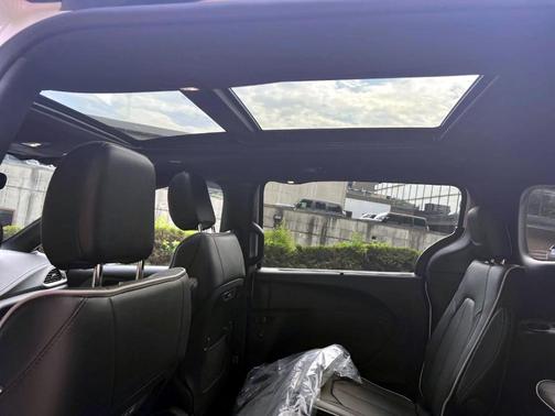 Bright White 2027 Chrysler Pacifica LIMITED