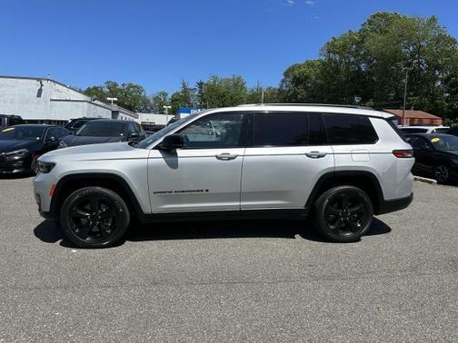2022 Jeep Grand Cherokee L Laredo