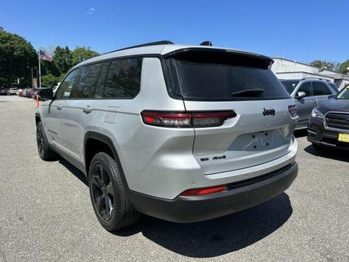 2022 Jeep Grand Cherokee L Laredo