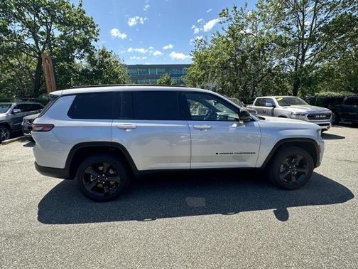 2022 Jeep Grand Cherokee L Laredo