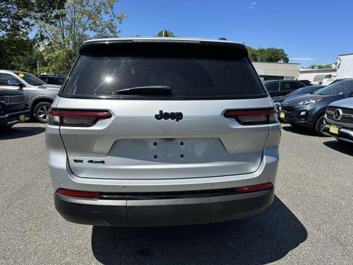 2022 Jeep Grand Cherokee L Laredo