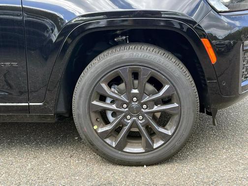 Diamond Black 2026 Jeep Grand Cherokee Limited