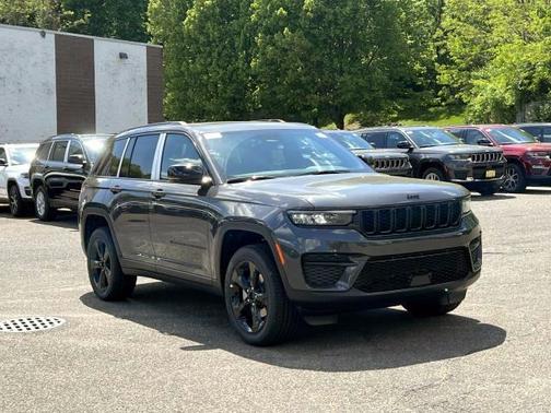 2025 Jeep Grand Cherokee Laredo