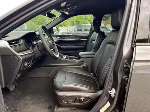 Baltic Gray 2026 Jeep Grand Cherokee Limited