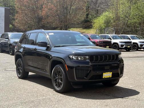 Diamond Black 2026 Jeep Grand Cherokee Laredo
