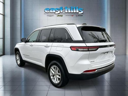 Bright White Clearcoat 2024 Jeep Grand Cherokee Laredo X