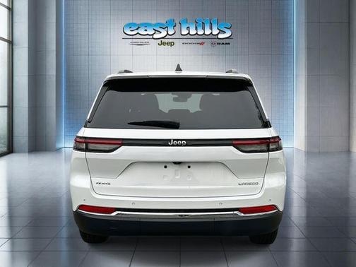 Bright White Clearcoat 2024 Jeep Grand Cherokee Laredo X