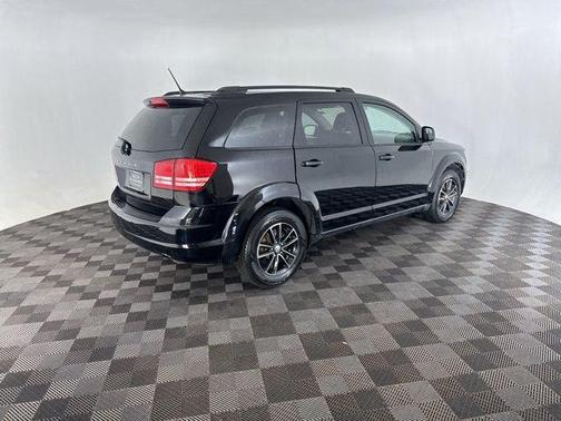 Pitch Black Clearcoat 2017 Dodge Journey SE