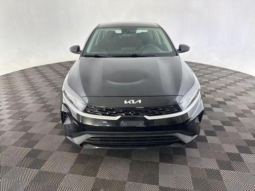 Aurora Black Pearl 2022 Kia Forte LXS