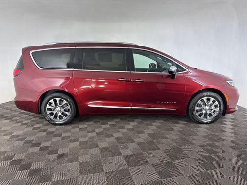 2023 Chrysler Pacifica Hybrid Pinnacle