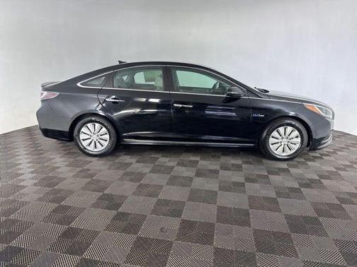 Eclipse Black 2016 Hyundai SONATA Hybrid SE