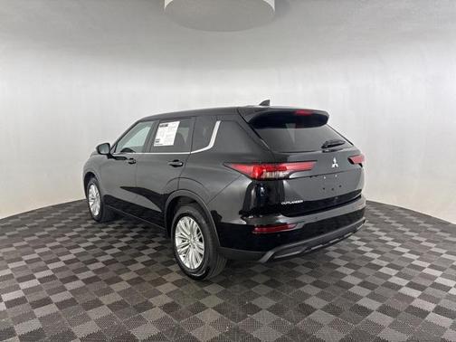 2024 Mitsubishi Outlander ES