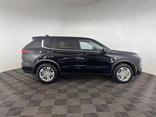 2024 Mitsubishi Outlander ES
