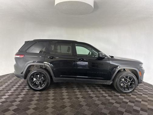 2024 Jeep Grand Cherokee Laredo