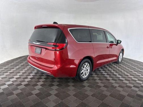2024 Chrysler Pacifica Touring-L