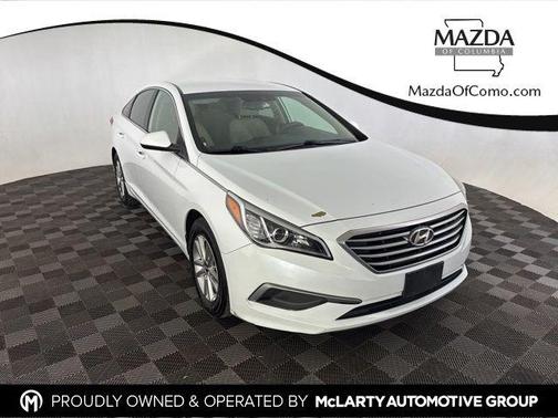 Quartz White Pearl 2016 Hyundai SONATA SE