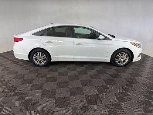 Quartz White Pearl 2016 Hyundai SONATA SE