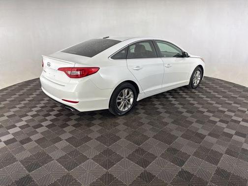 Quartz White Pearl 2016 Hyundai SONATA SE