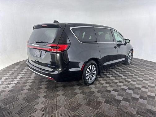 2022 Chrysler Pacifica Hybrid Touring L