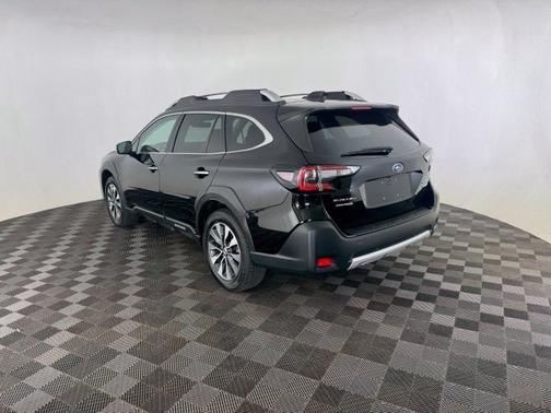Crystal Black Silica 2023 Subaru Outback Base
