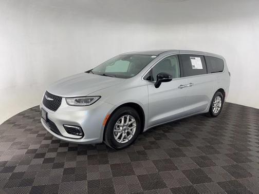 2024 Chrysler Pacifica Touring-L